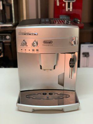 Вживана кавомашина Delonghi Magnifica ESAM 03.120.S 03120 фото