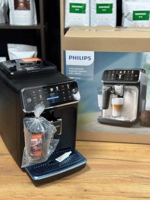Вітринна кавомашина Philips Latte Go 5500 5500 фото