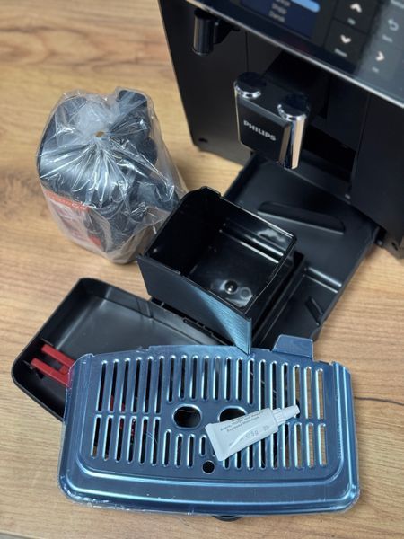 Вітринна кавомашина Philips Latte Go 5500 5500 фото