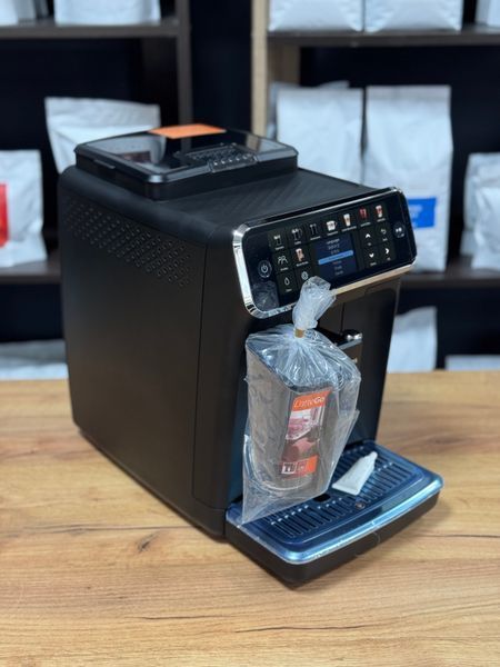 Вітринна кавомашина Philips Latte Go 5500 5500 фото
