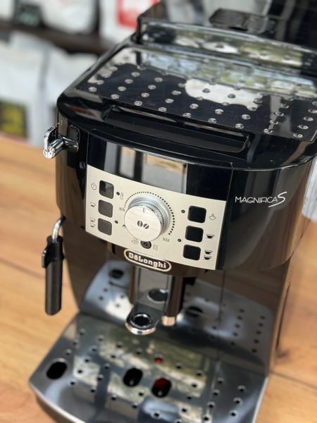 Вживана кавомашина Delonghi Magnifica S ECAM 22.110.B 22110 фото