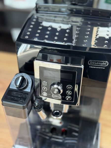 Вживана кавомашина Delonghi Cappuccino ECAM 23.466.B 23466B фото