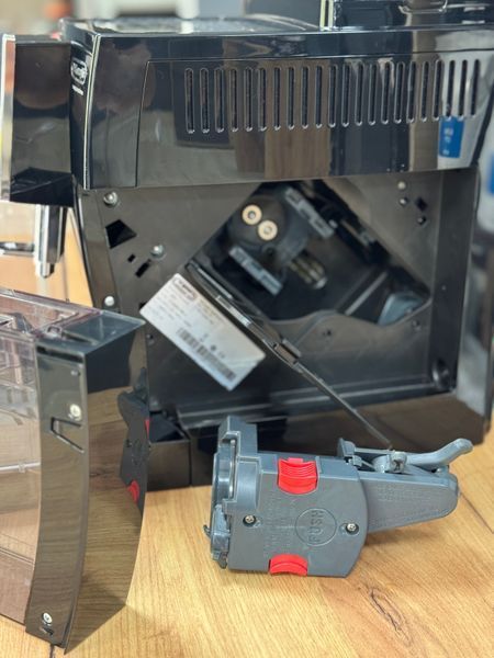 Вживана кавомашина Delonghi Cappuccino ECAM 23.466.B 23466B фото