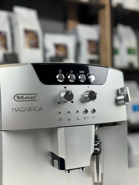 Вживана кавомашина Delonghi Magnifica ESAM 04.120.S 04120 фото