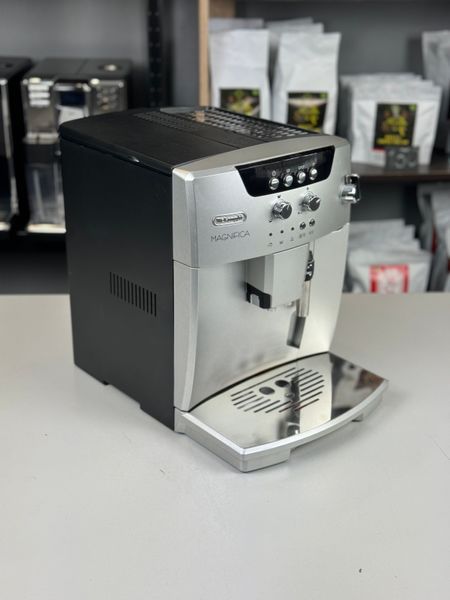 Вживана кавомашина Delonghi Magnifica ESAM 04.120.S 04120 фото