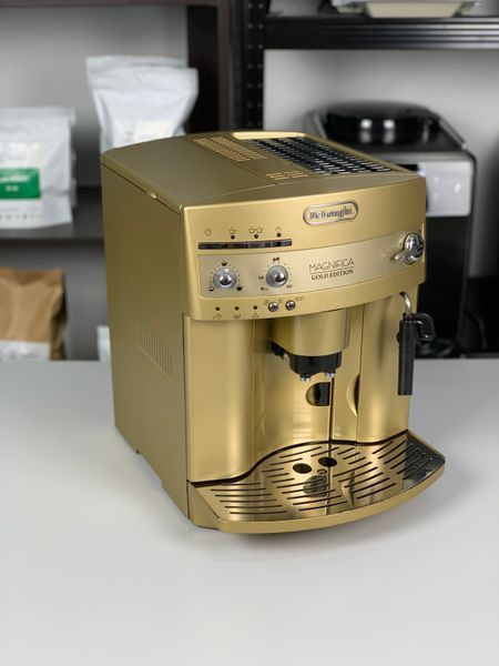 Вживана кавомашина Delonghi Magnifica ESAM 3200.GB Gold Edition 3200 фото