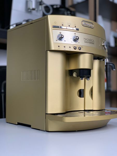Вживана кавомашина Delonghi Magnifica ESAM 3200.GB Gold Edition 3200 фото