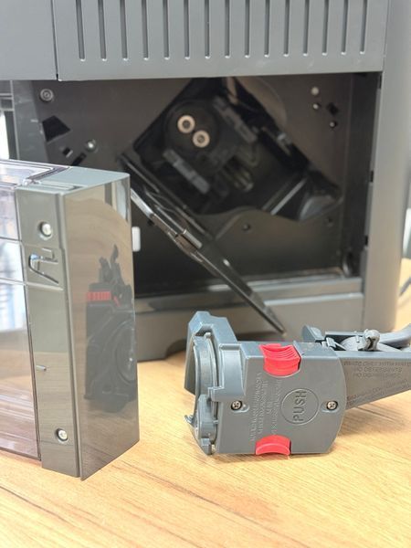 Вживана кавомашина Delonghi Magnifica Plus ECAM320.61.G 32061G фото