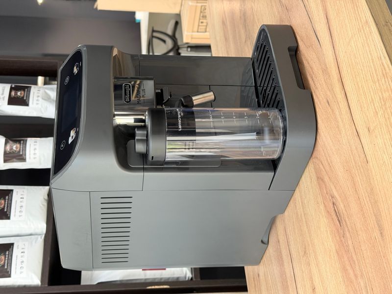 Вживана кавомашина Delonghi Magnifica Plus ECAM320.61.G 32061G фото